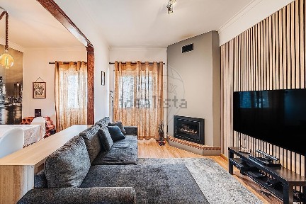 Apartamento T2 à venda na Rua do Olival