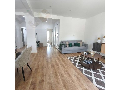Apartamento T3 à venda na Rua João Ortigão Ramos