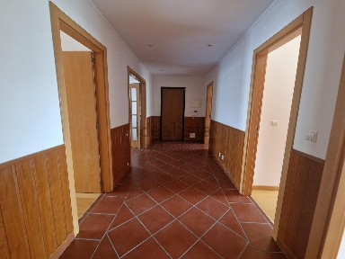 Apartamento T3 à venda na Rua José Poman