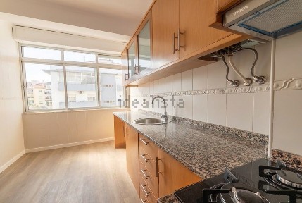 Apartamento T2 à venda na Rua São João de Brito