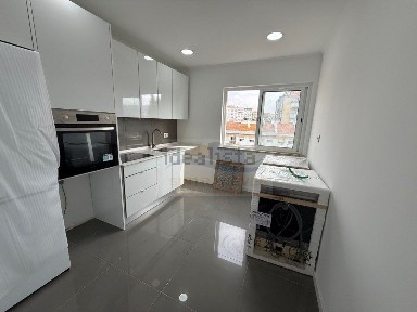 Apartamento T2 à venda na Agualva-Cacém