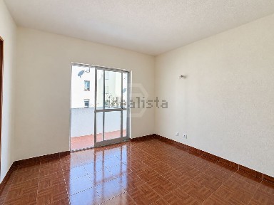 Apartamento T2 à venda na Rua das Caravelas Lugar: Cruz Da Guia Código Postal: 2750-615 Cascais s/n