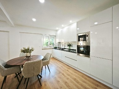 Apartamento T3 à venda na Rua República da Bolívia