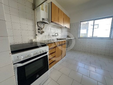 Apartamento T2 à venda na Rua Caravelas, 282