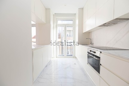 Apartamento T2 à venda na Rua Arco do Carvalhão, 2