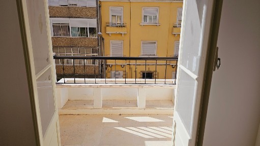 Apartamento T2 à venda na Rua Dom João de Castro