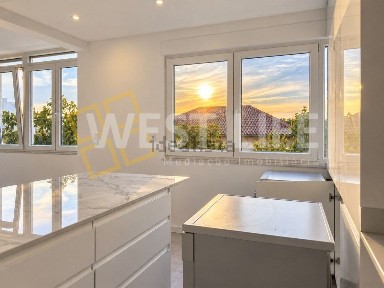 Apartamento T2 à venda no Centro de Queijas