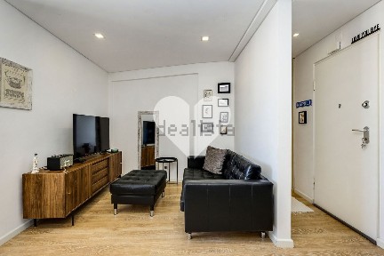 Apartamento T1 à venda no Largo Doutor Dário Gandra Nunes, 5