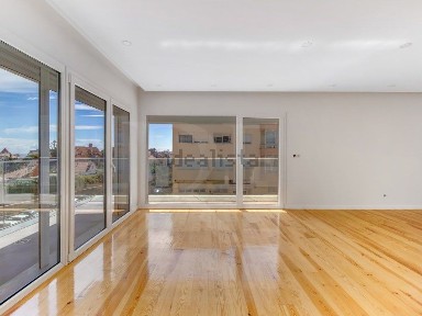 Apartamento T4 à venda em São João