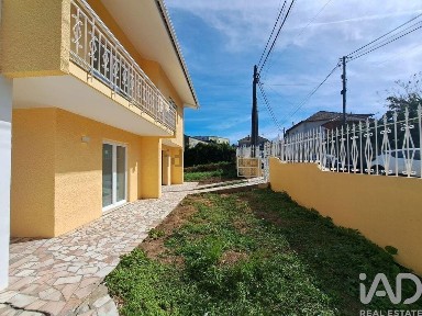 Moradia independente à venda em Santa Maria de Lamas