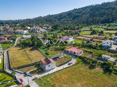 Moradia independente à venda em Cervães