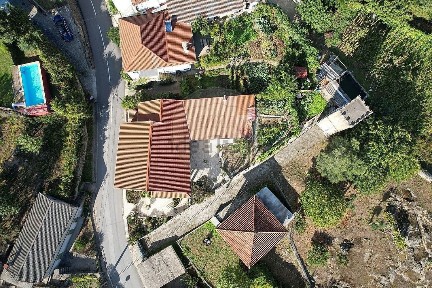 Moradia independente à venda na Rua José António Bastos