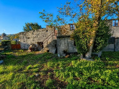 Casa de aldeia à venda em Valdreu