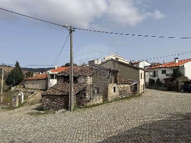Moradia independente à venda em Rebordãos