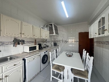 Arrendamento de apartamento T3 na Rua General Humberto Delgado