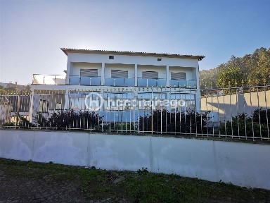 Arrendamento de andar de moradia na Rua de São Salvador, 395