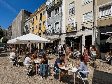 Espaço comercial com rentabilidade à venda no Largo da Graça