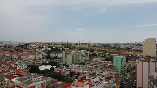 Espaço comercial à venda na Avenida 25 de Abril, 34