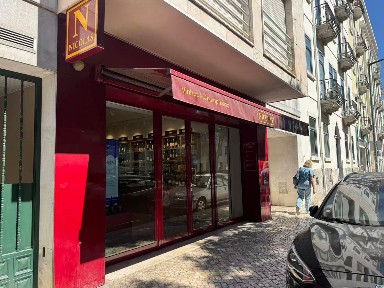 Espaço comercial com rentabilidade à venda na Avenida Defensores de Chaves