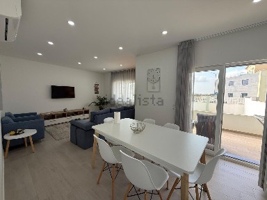 Arrendamento de apartamento T3 na Avenida do Mar