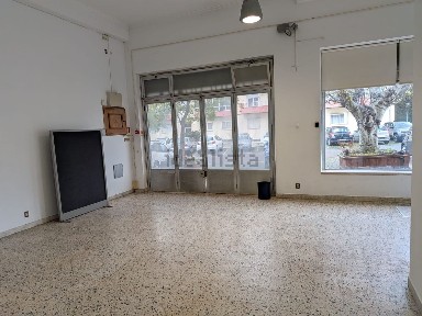 Arrendamento de espaço comercial na Rua Anselmo Braamcamp Freire