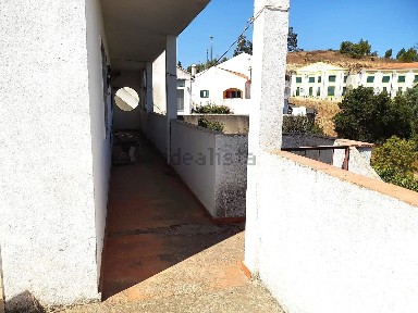 Moradia independente à venda na Avenida António Manuel Ribeiro s/n