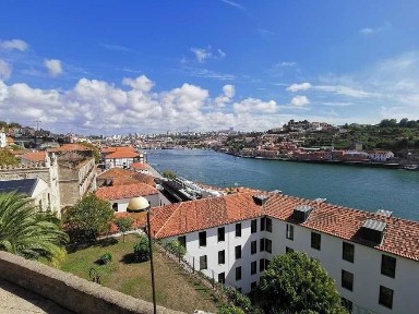 T2 equipado com vistas panorâmicas sobre o Rio Douro