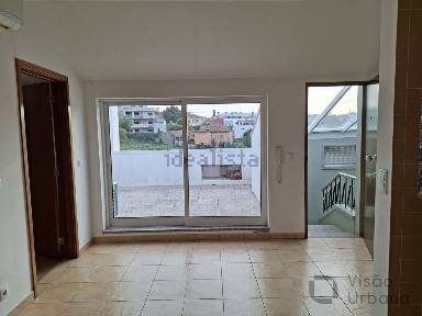 Arrendamento de apartamento T1 na Rua Simões Dias