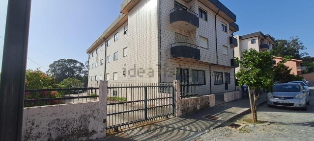 Espaço comercial à venda na Rua Dom António Castro Meireles, 2019