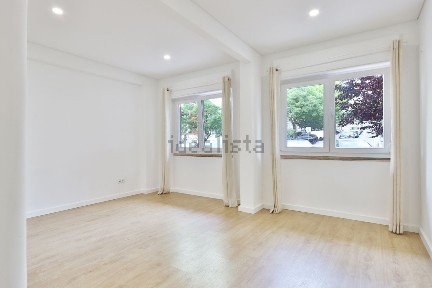 Apartamento T2 à venda na Rua República da Bolívia, 63