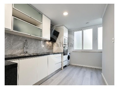 Apartamento T1 à venda na Rua Actriz Maria Matos, 15