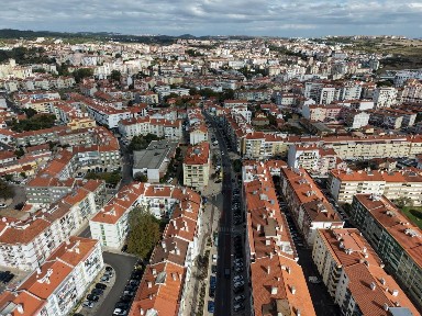 Apartamento T3 à venda na Rua Elias Garcia s/n
