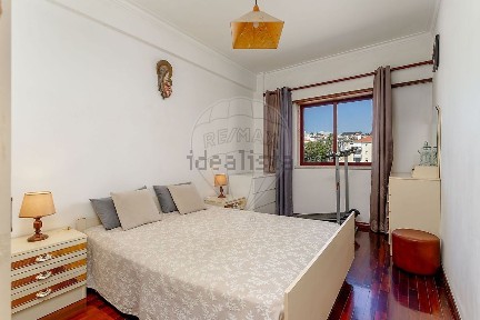 Apartamento T3 à venda na Rua Clementina Carneiro de Moura