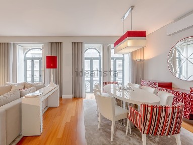 Apartamento T4 à venda na Avenida 5 de Outubro
