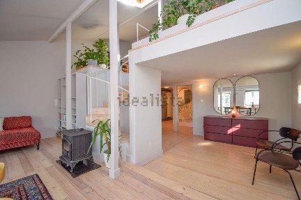 Apartamento T2 à venda na Rua Garcia de Orta, 56