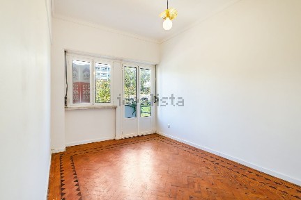 Apartamento T2 à venda na Rua Padre Francisco Álvares