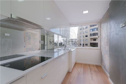 Apartamento T2 à venda na Calçada Chafariz