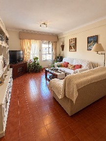Apartamento T3 à venda na Rua António Jacinto da Silva