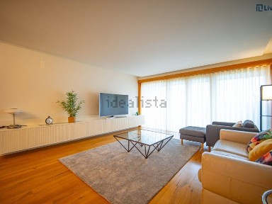 Arrendamento de apartamento T4 na Rua Manuel Moreira Barros, 618 d