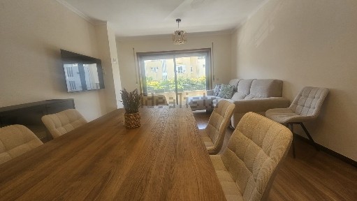 Arrendamento de apartamento T3 na Avenida Professor Orlando Ribeiro, 365