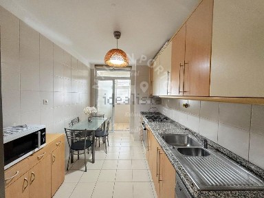 Arrendamento de apartamento T3 na Rua Professor Rocha Pereira, 87