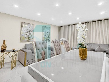 Apartamento T3 à venda na Meia Praia