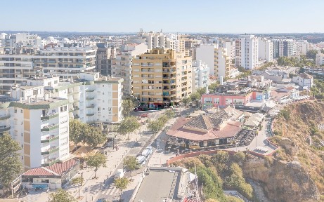 Apartamento T1 à venda na Avenida Tomás Cabreira