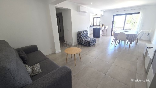 Apartamento T2 à venda na Rua Columbano Bordalo Pinheiro, 19