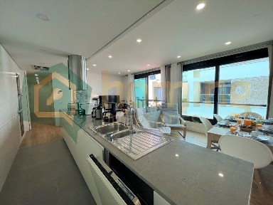 Apartamento T3 à venda na Rua do Compromisso
