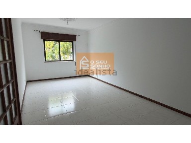 Apartamento T2 à venda na Avenida José da Costa Mealha