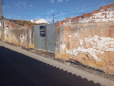 Moradia independente à venda na Rua Primeiro de Maio