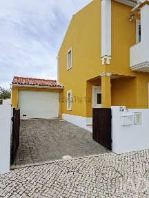 Moradia independente à venda na Amoreira