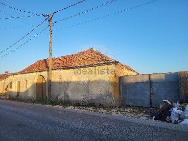 Moradia independente à venda em Amor