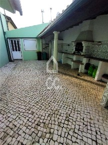 Moradia independente à venda em Vieira de Leiria